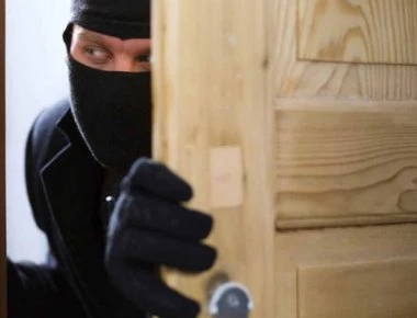 Δέκα σημάδια ότι κλέφτες παρακολουθούν το σπίτι σου (βίντεο)